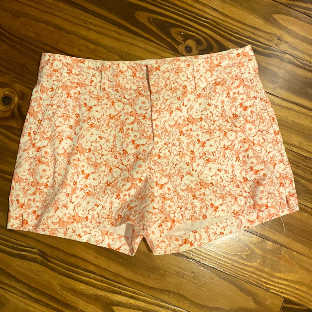 GAP Women’s size 4 City Short pink floral-perfect condition